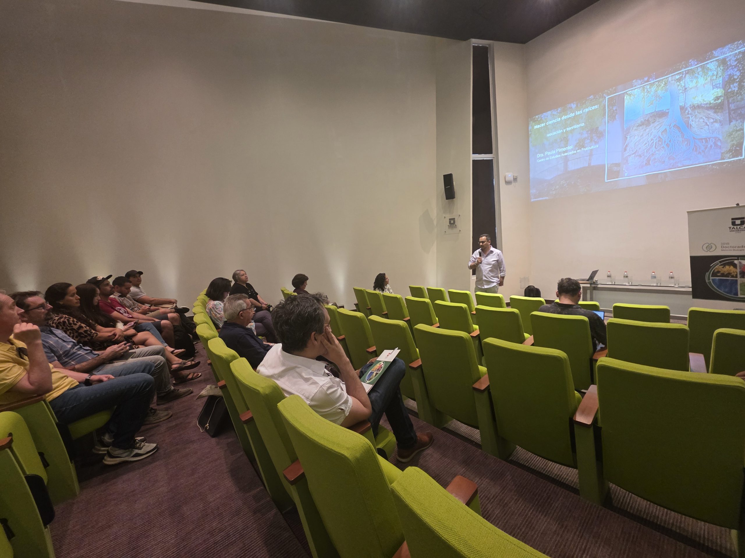 Jornada científica destacó el rol del doctorado en biología vegetal y biotecnología en la formación de capital humano avanzado